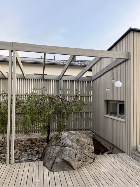 Upeasti koristeltu terassi